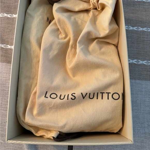 Louis Vuitton **Brand New** Souliers sneakers 10.5LV 11.5us mens - Picture 15 of 15
